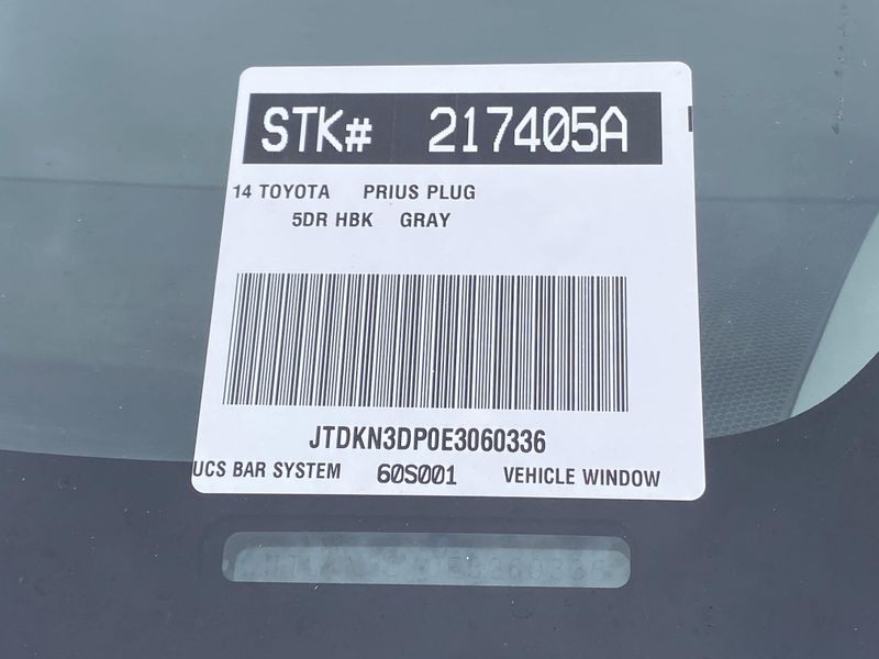 2014 Toyota Prius Plug-In BaseImage 31