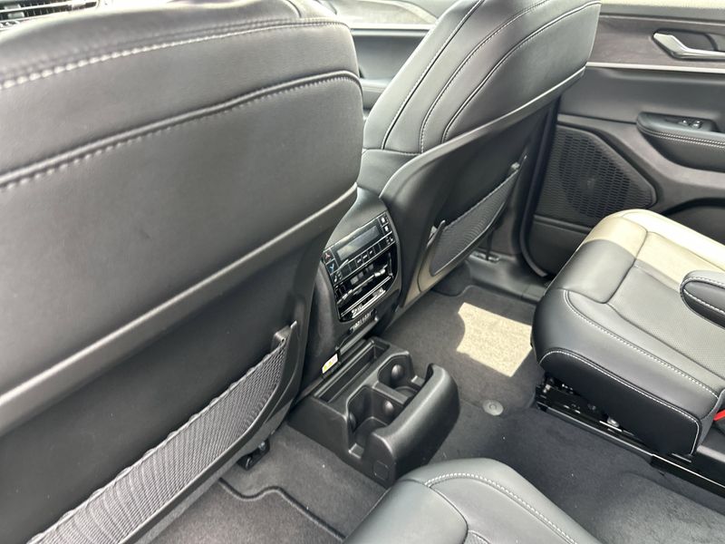 2025 Jeep Grand Cherokee L Limited 4x4Image 15