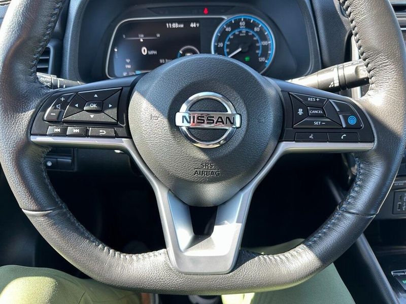 2020 Nissan Leaf SVImage 3