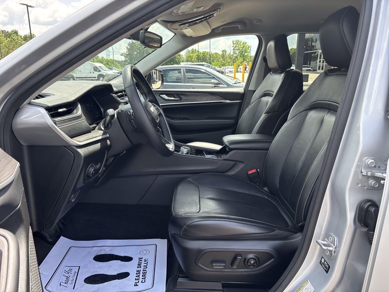 Used 2022 Jeep Grand Cherokee L LimitedImage 13