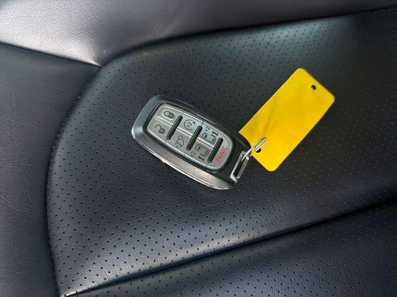 Used 2023 Chrysler Pacifica Hybrid Touring LImage 21