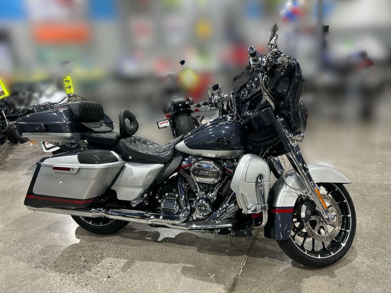 Used 2019 Harley-Davidson CVO STREET GLIDE Image 11