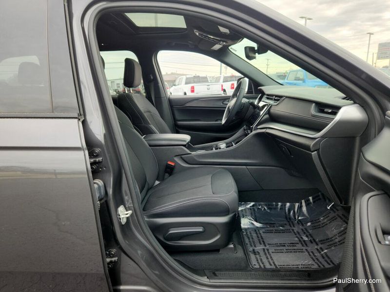 Used 2024 Jeep Grand Cherokee Laredo X