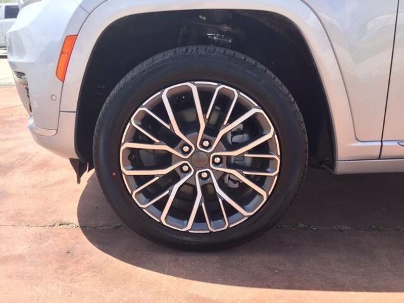 2025 Jeep Grand Cherokee L Summit Reserve 4x4Image 23