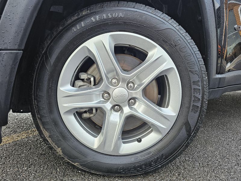 Used 2023 Jeep Compass SportImage 7