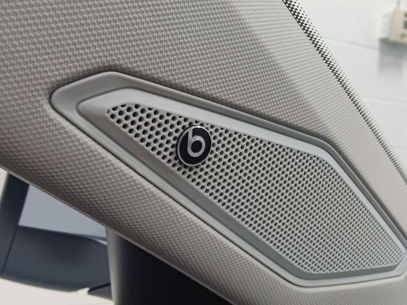 Used 2025 Volkswagen Jetta SEL w/Sunroof & NavImage 10