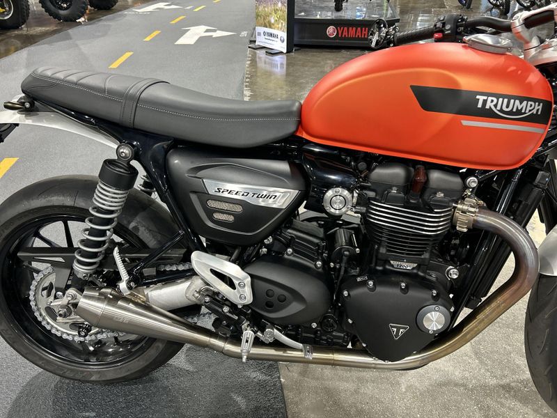 2023 Triumph SPEED TWIN 1200  in a MATTE BAJA ORANGE exterior color. Del Amo Motorsports of Redondo Beach (424) 390-7811 delamomotorsports.com 