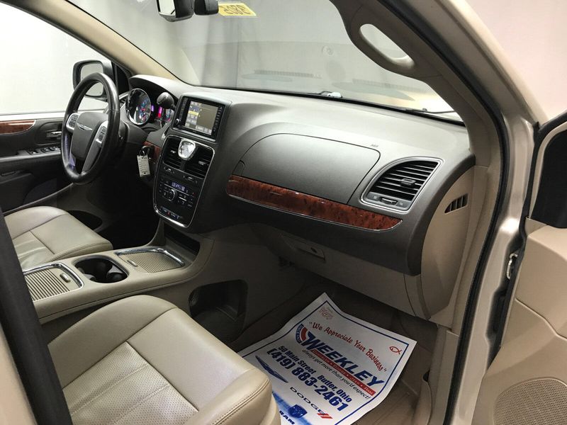 2015 Chrysler Town & Country Touring-LImage 22