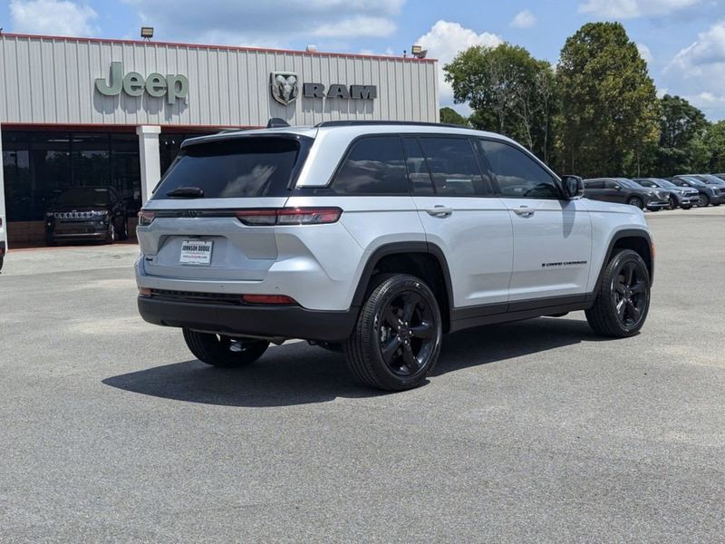 2024 Jeep Grand Cherokee Altitude 4x4Image 3