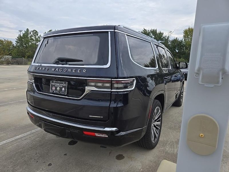 2023 Jeep Grand Wagoneer Series IIIImage 3