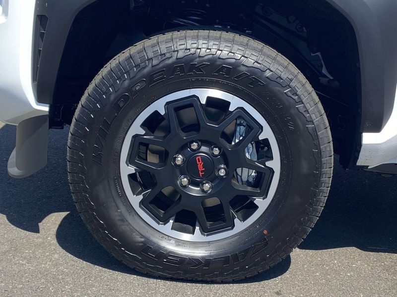 New 2025 Toyota Tacoma TRD Off Road HybridImage 8