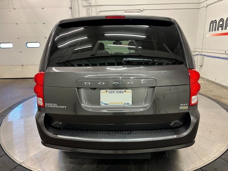 2018 Dodge Grand Caravan SXT MOBILITY VANImage 18