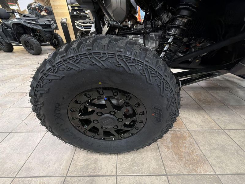 New 2026 Can-Am MAVERICK R X RS WITH SMART-SHOX 999T DCT Image 20