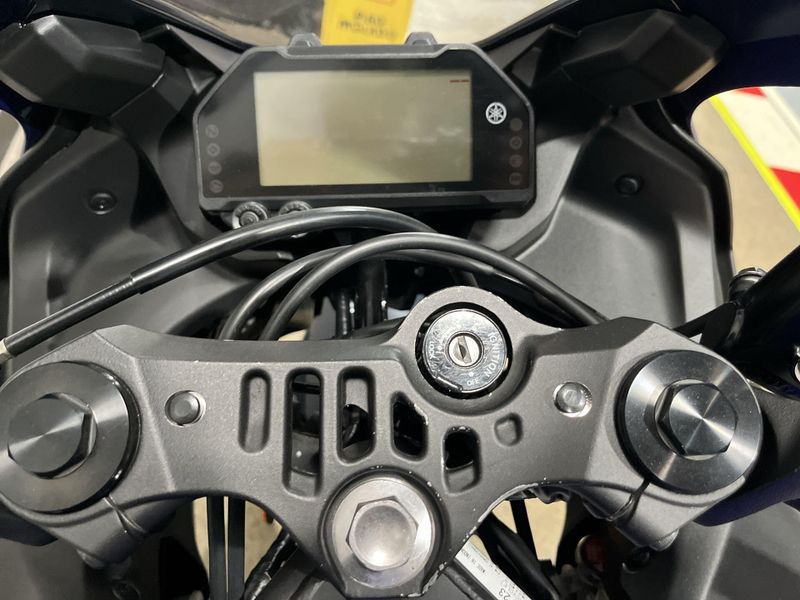 Used 2023 Yamaha YZF R3 Image 15