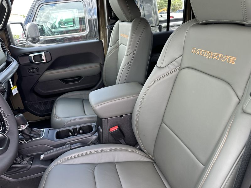 New 2025 Jeep Gladiator Mojave X 4x4Image 18