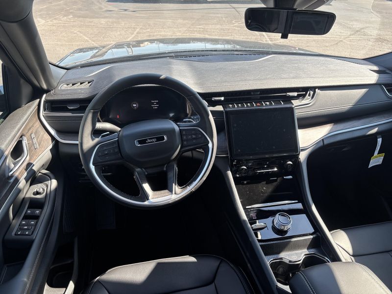 New 2025 Jeep Grand Cherokee Limited 4x4Image 24