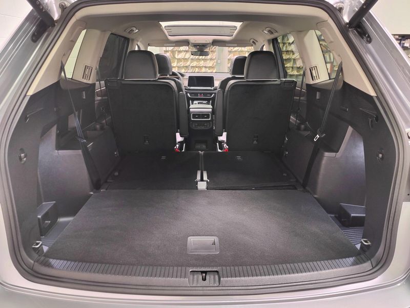 Used 2025 Volkswagen Atlas SEL Premium AWD R-Line w/Sunroof/NavImage 18