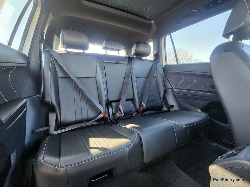 2022 Volkswagen Tiguan SE R-Line BlackImage 5