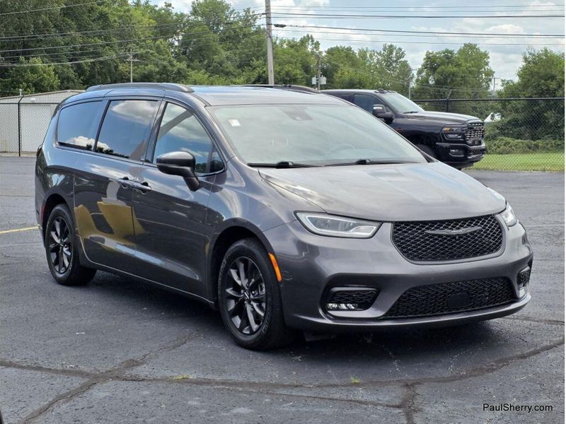 Used 2021 Chrysler Pacifica Touring L S