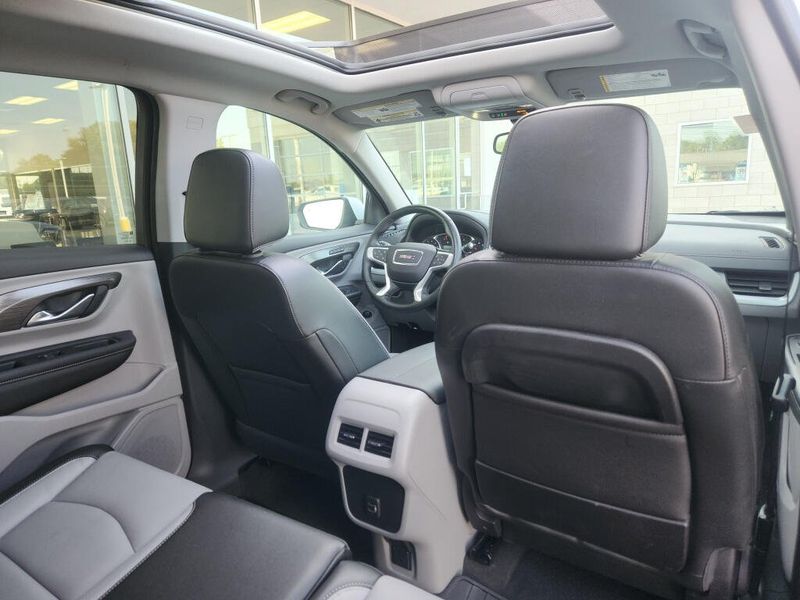 Used 2024 GMC Terrain SLT