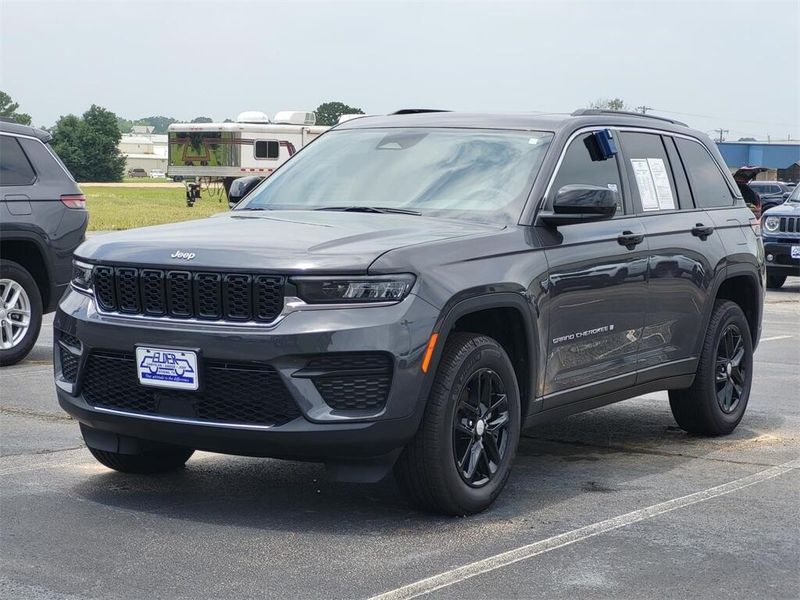 2025 Jeep Grand Cherokee LaredoImage 3