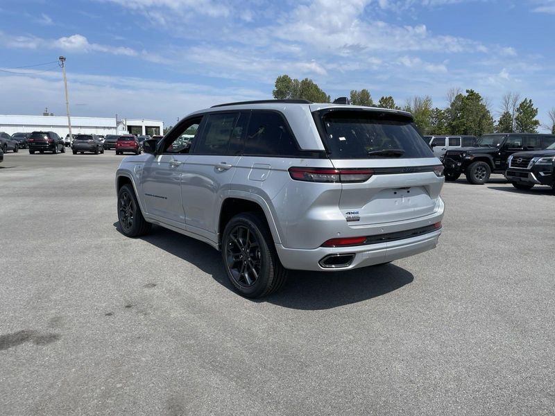 2024 Jeep Cherokee 4xe Anniversary Edition Sport photo 4