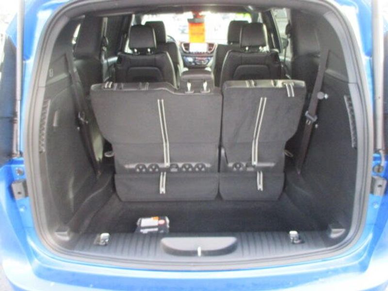 New 2026 Chrysler Pacifica SelectImage 9
