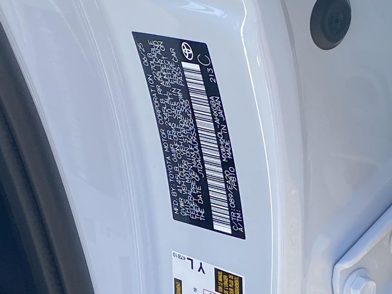 New 2025 Toyota Prius XLEImage 18