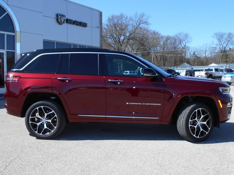 2025 Jeep Grand Cherokee Summit Reserve 4x4Image 37