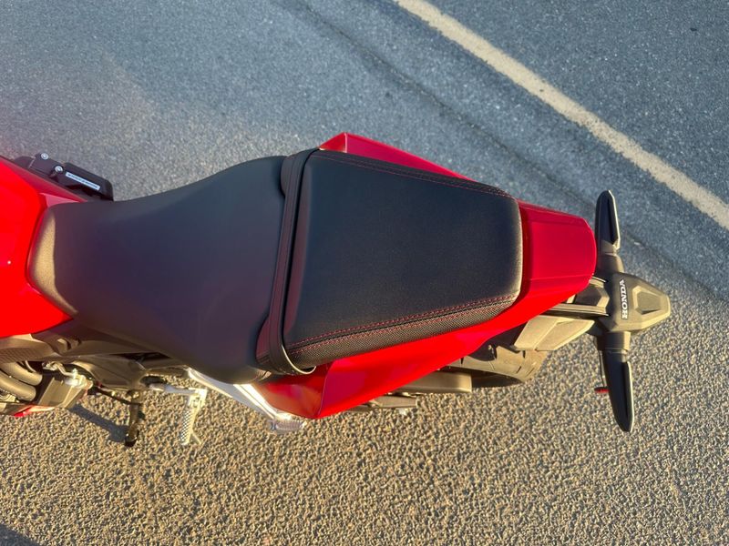 New 2026 Honda CBR650R E-CLUTCH Image 18