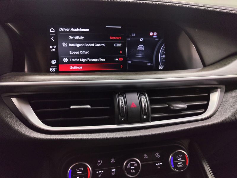 2023 Alfa Romeo Stelvio Ti Premium AWD w/Activ AsstImage 10