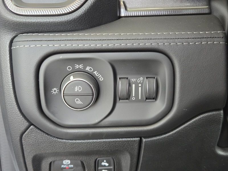 New 2026 RAM 1500 Rho Crew Cab 4x4 5'7' Box
