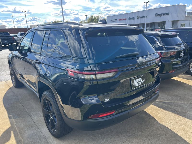 New 2025 Jeep Grand Cherokee Limited 4x4Image 9