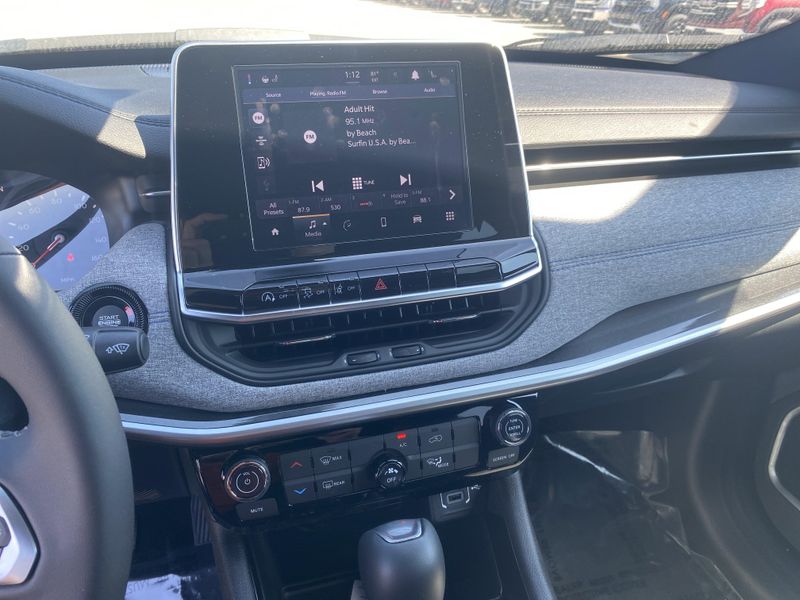 2025 Jeep Compass Latitude photo 13