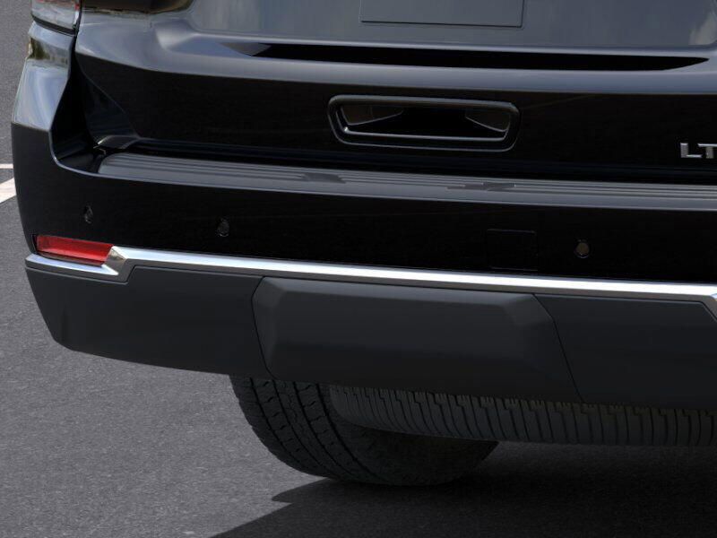 2025 Chevrolet Suburban LTImage 14