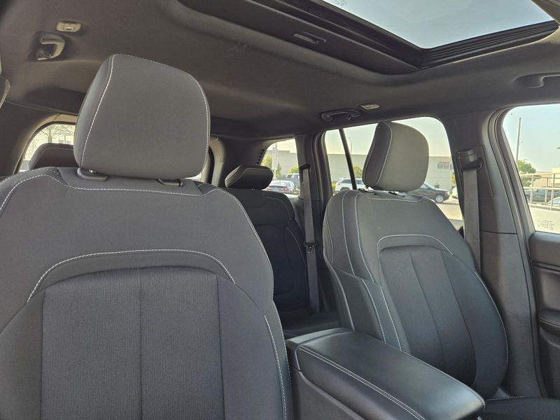 Used 2025 Jeep Grand Cherokee Laredo X 4x2