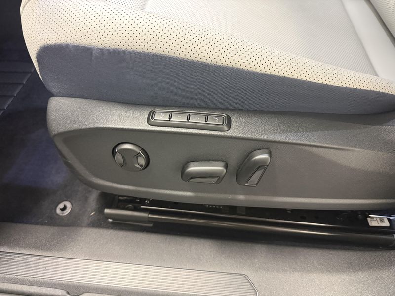 Used 2025 Volkswagen ID.4 Pro S AWD Long Range w/Glass RoofImage 7