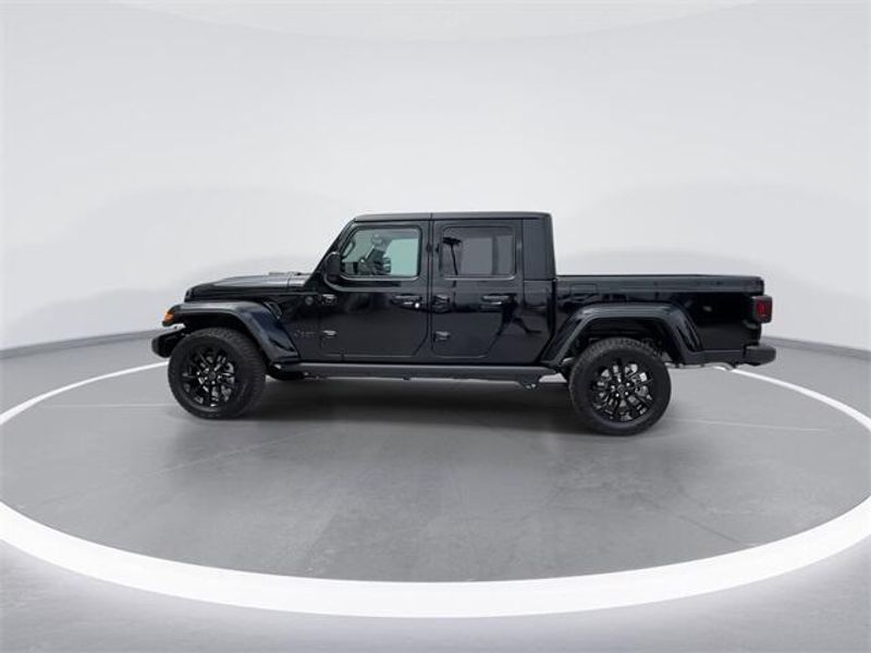 2025 Jeep Gladiator Nighthawk 4x4Image 5