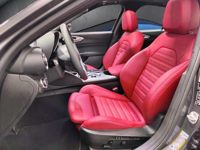 Used 2026 Alfa Romeo Giulia Q4 AWD w/SunroofImage 12