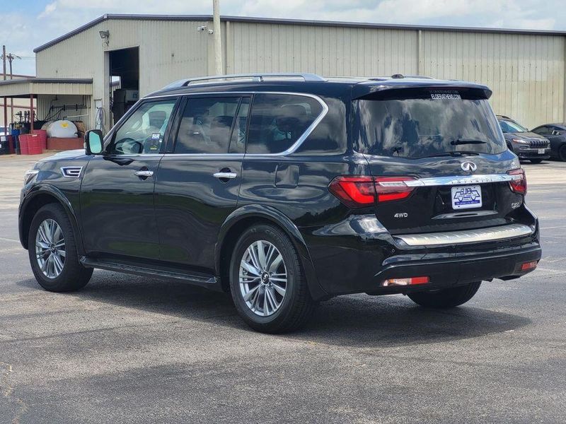 2023 INFINITI QX80 LuxeImage 4