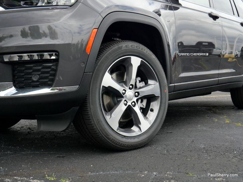2025 Jeep Grand Cherokee L Limited 4x4Image 13