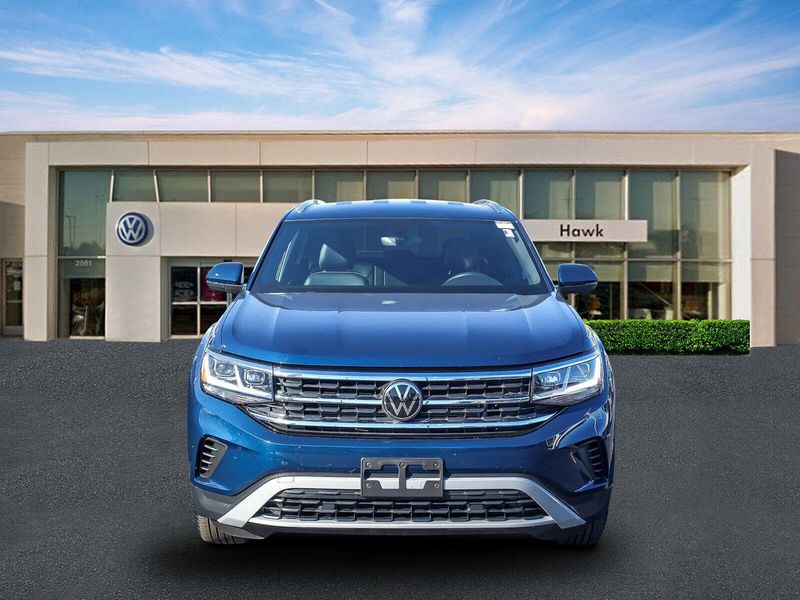 2023 Volkswagen Atlas Cross Sport SE photo 2