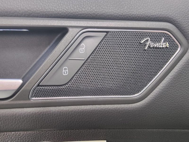 2019 Volkswagen Tiguan SEL Premium AWD w/Sunroof/NavImage 8