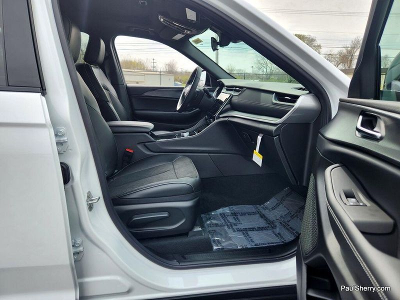 2025 Jeep Grand Cherokee L Altitude X 4x4Image 20