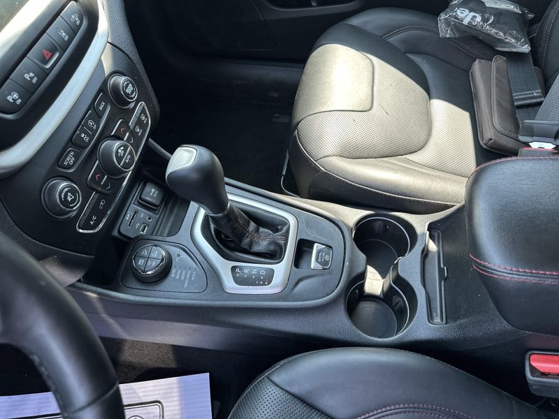 2018 Jeep Cherokee Trailhawk photo 25