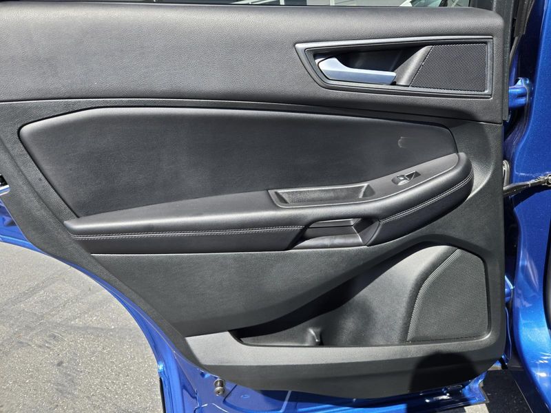 Used 2023 Ford Edge SE AWD