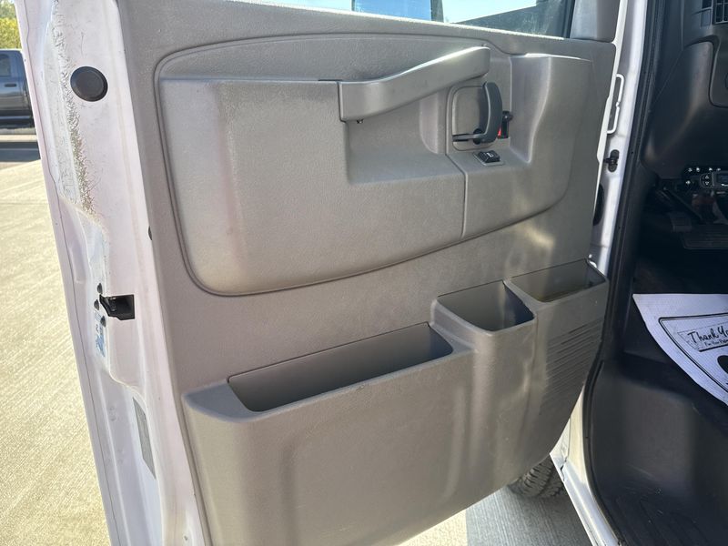 Used 2017 Chevrolet Express Cutaway Image 13