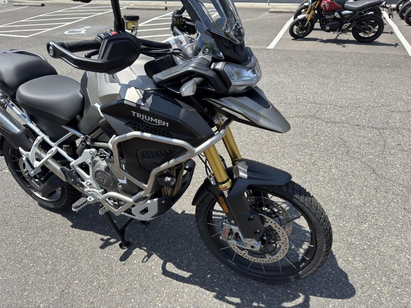 2025 Triumph Tiger 1200 Rally Explorer - MATTE SANDSTORM 