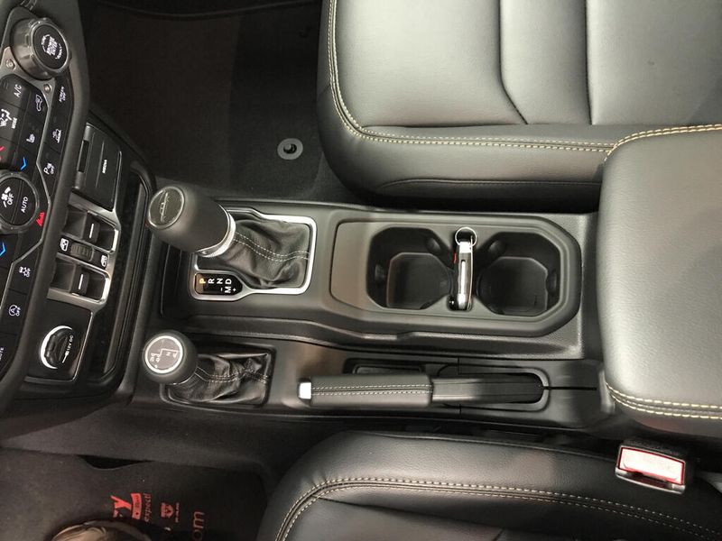 New 2026 Jeep Gladiator Sahara 4x4Image 6