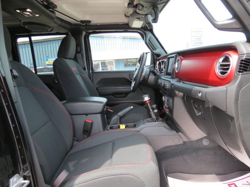 Used 2023 Jeep Gladiator Rubicon 4x4 4dr Crew Cab 5.0 ft. SBImage 20